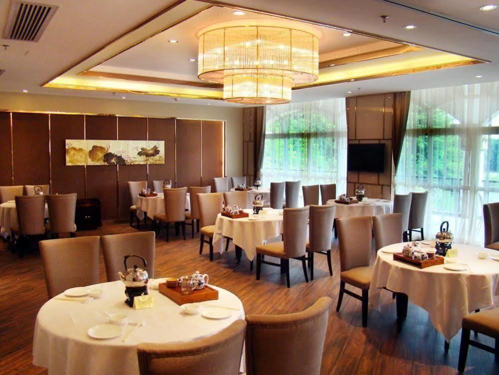 Clifford Golden Lake Hotel Foshan Exterior foto